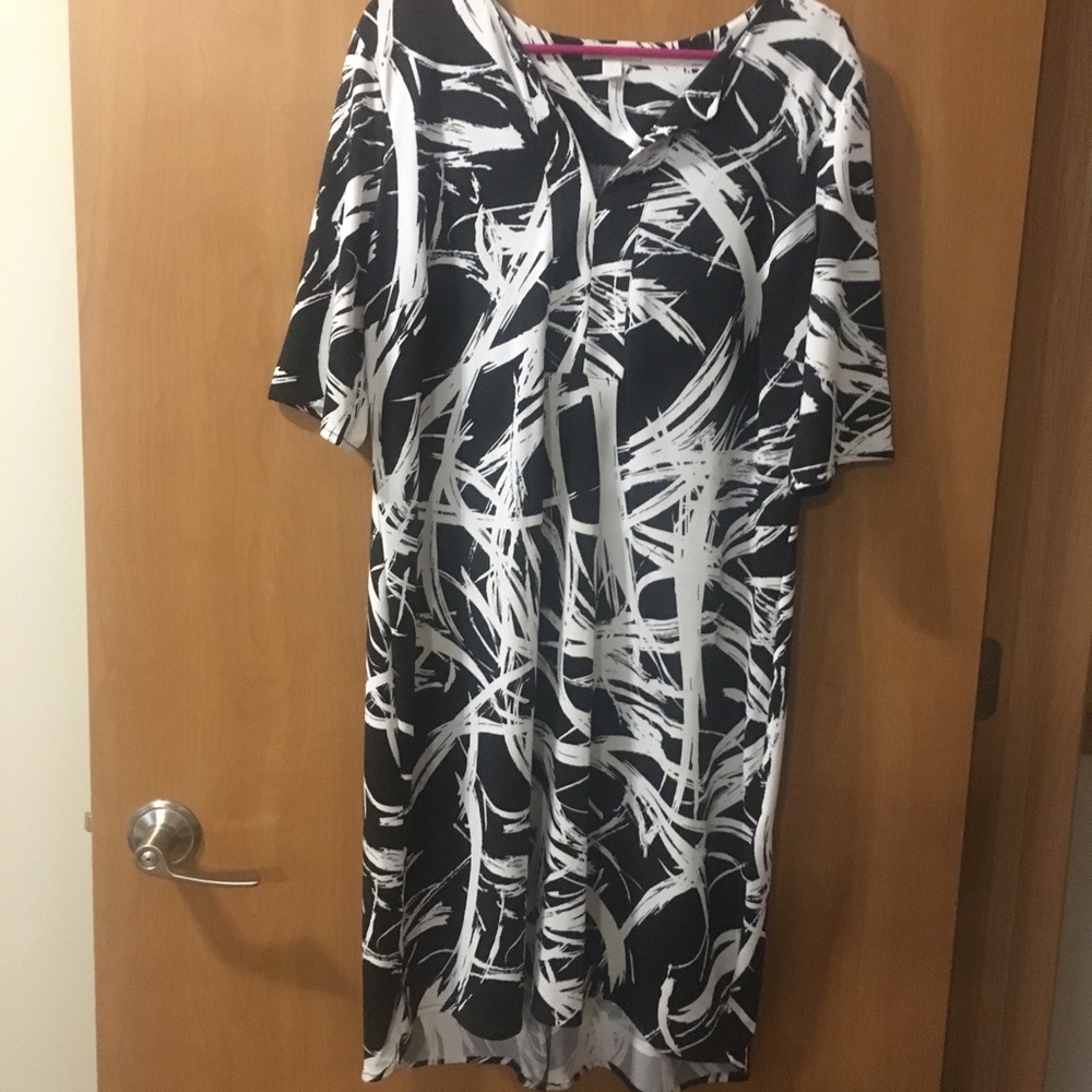 Mid length, hits right at knee, casual dress